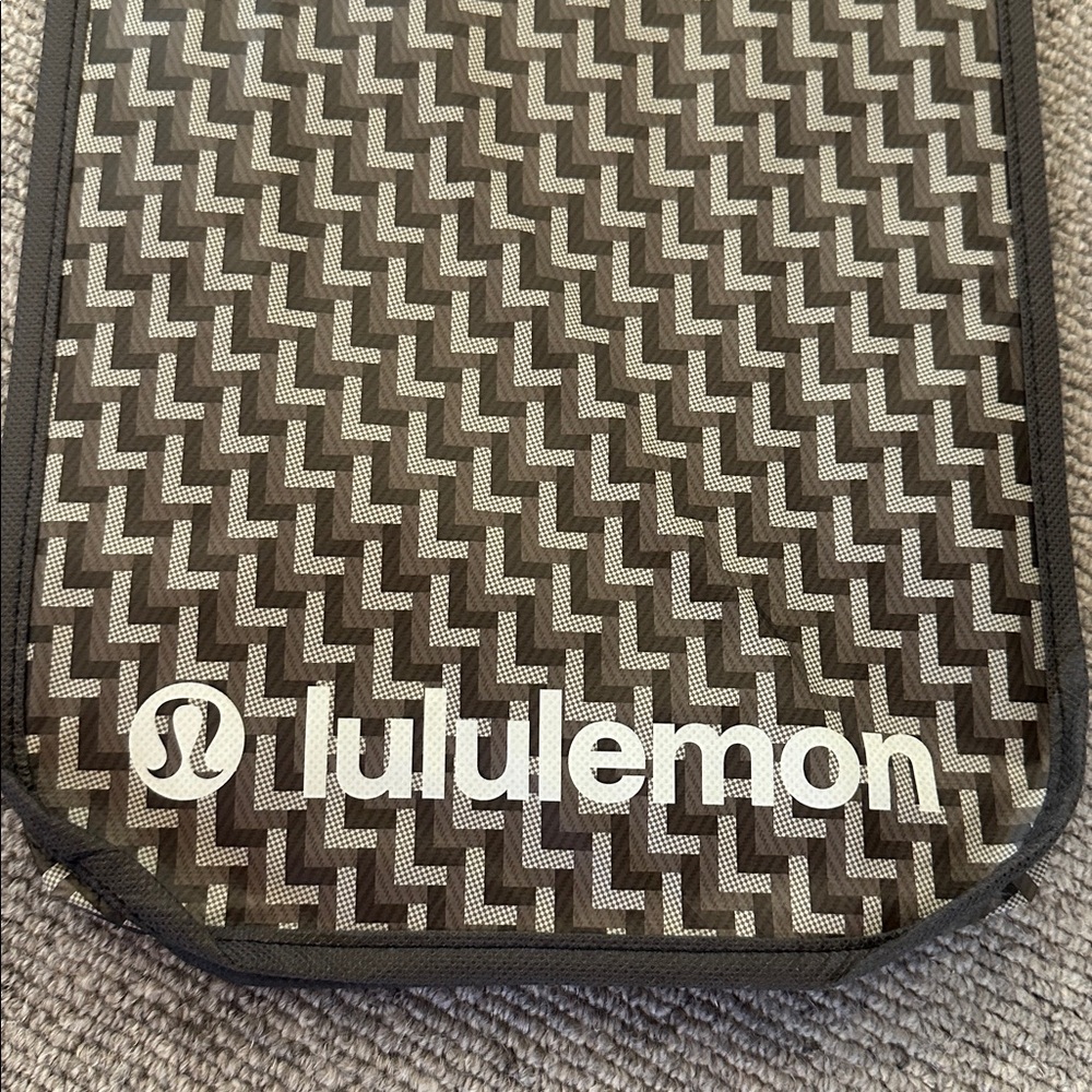 NEW🤩LULULEMON GRAY SMALL TOTE BAG WITH SNAP CLOSURE AND WHITE LOGO - Picture 3 of 8